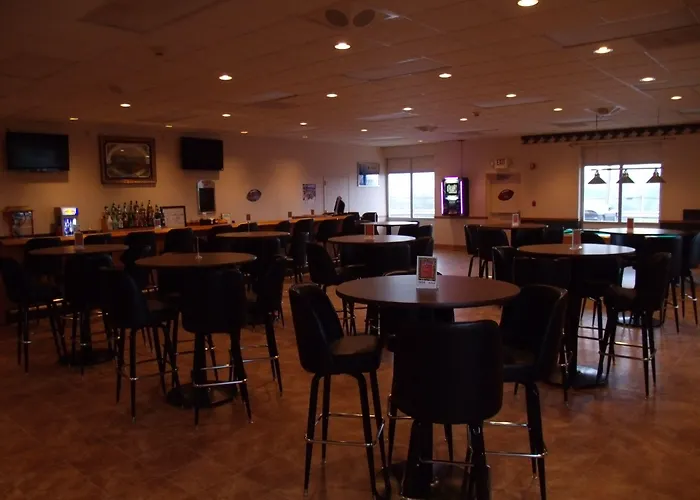 Econo Lodge Inn & Suites Triadelphia - Wheeling